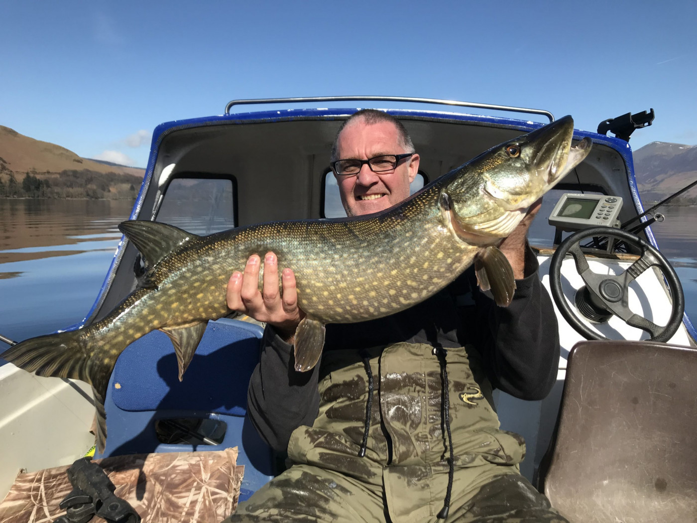 Hemmingways Fishing FlyFish Circle hemmingways-fishing-flyfish-circle